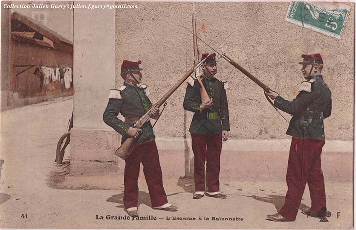 <b>fig.8</b>Carte postale aux alentours de 1900 “la Grande Famille”