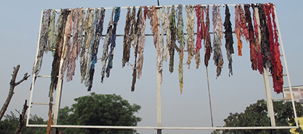 <i>Zohra Opuku, 2014, The Billboardproject, installations sur panneaux d'affichage à Accra de la série Who id wearing my T-shirt
