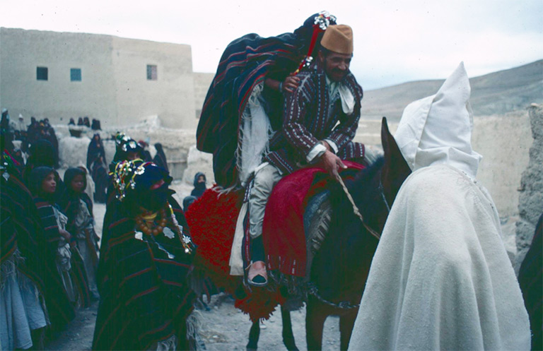 <b>fig.4</b>Départ de la fiancée vers la demeure de son futur mari au Haut Atlas d’Assif Melloul, le 20 octobre 1982