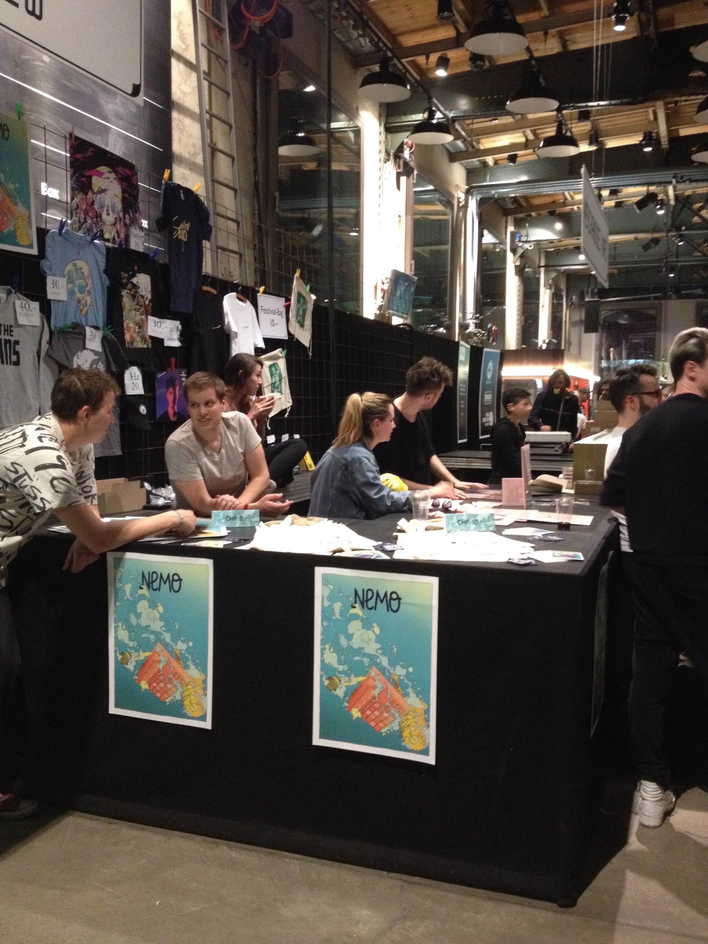 Exemple de merch dans le cas de l’indie rock (The Shins, mai 2017, Zürich, Suisse, photo Loïc Riom)