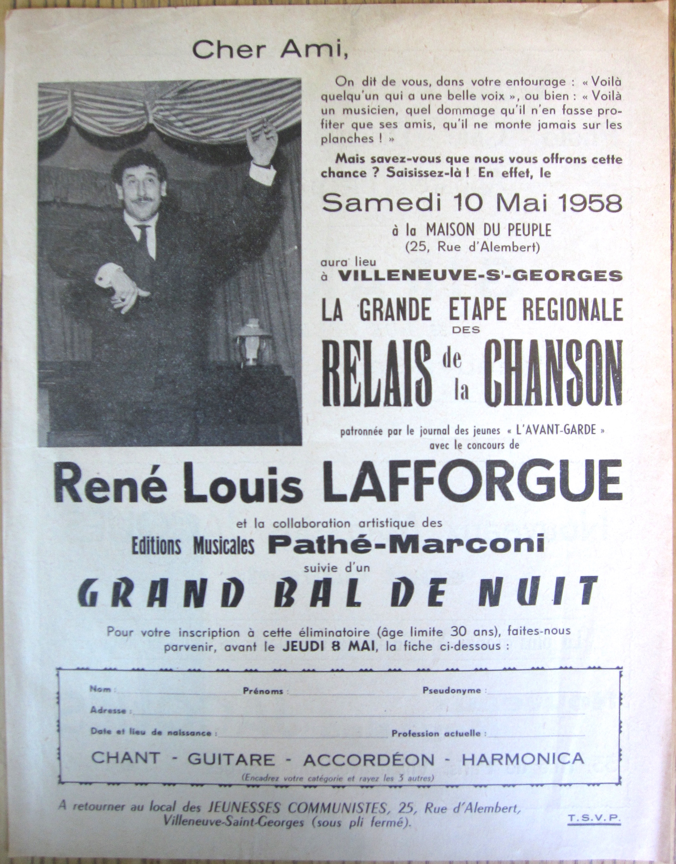 Un tract/bulletin d’inscription pour une étape
    à Villeneuve-Saint-Georges de la première édition des Relais
    de la chanson (1958), avec en vedette le chanteur (et patron du fameux
    cabaret de la rue de l’Arbalète à Paris, L’École
    buissonnière) René-Louis Lafforgue</a>, un ami de Georges Brassens. Celui-ci l’accompagne à la guitare ici dans son interprétation de « Le Poseur de rails ».